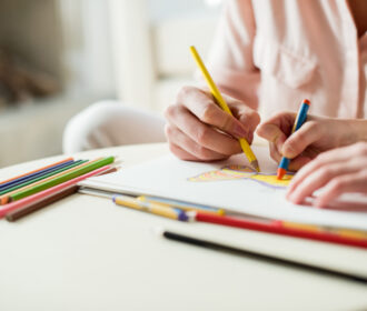 Coloriage de Mario et Peach : une activité agréable pour les journées pluvieuses